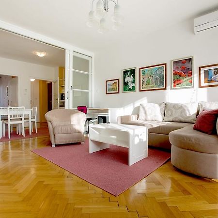 Apartment Cvetje ซาเกร็บ ภายนอก รูปภาพ