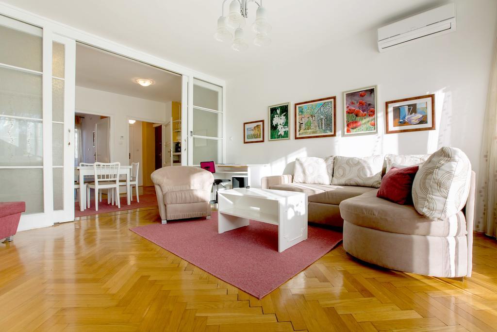 Apartment Cvetje ซาเกร็บ ภายนอก รูปภาพ